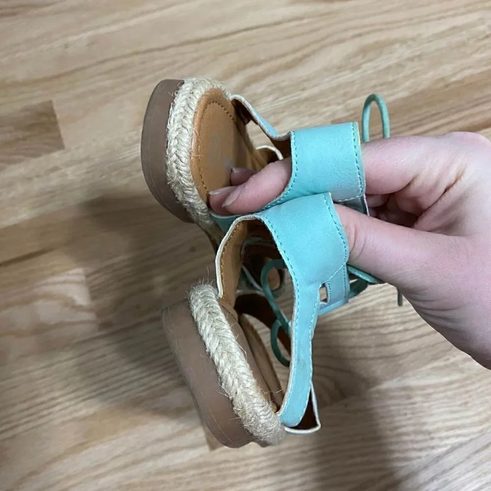 Genuine Kids Mint Sandals Sz 11 Blue Girls Green